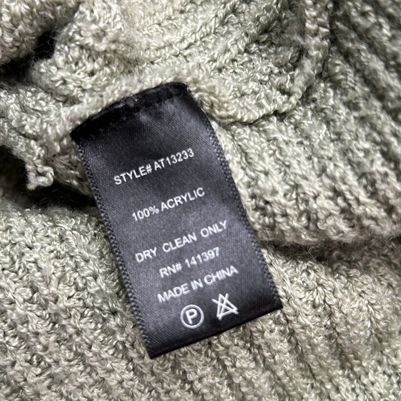 ASTR the Label Twist Back Sweater‎ Women's Large Sage Green Knit - Picture 7 of 7